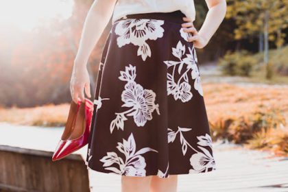 Wear a pencil skirt without looking too formal, tips for integrating it into casual outfits